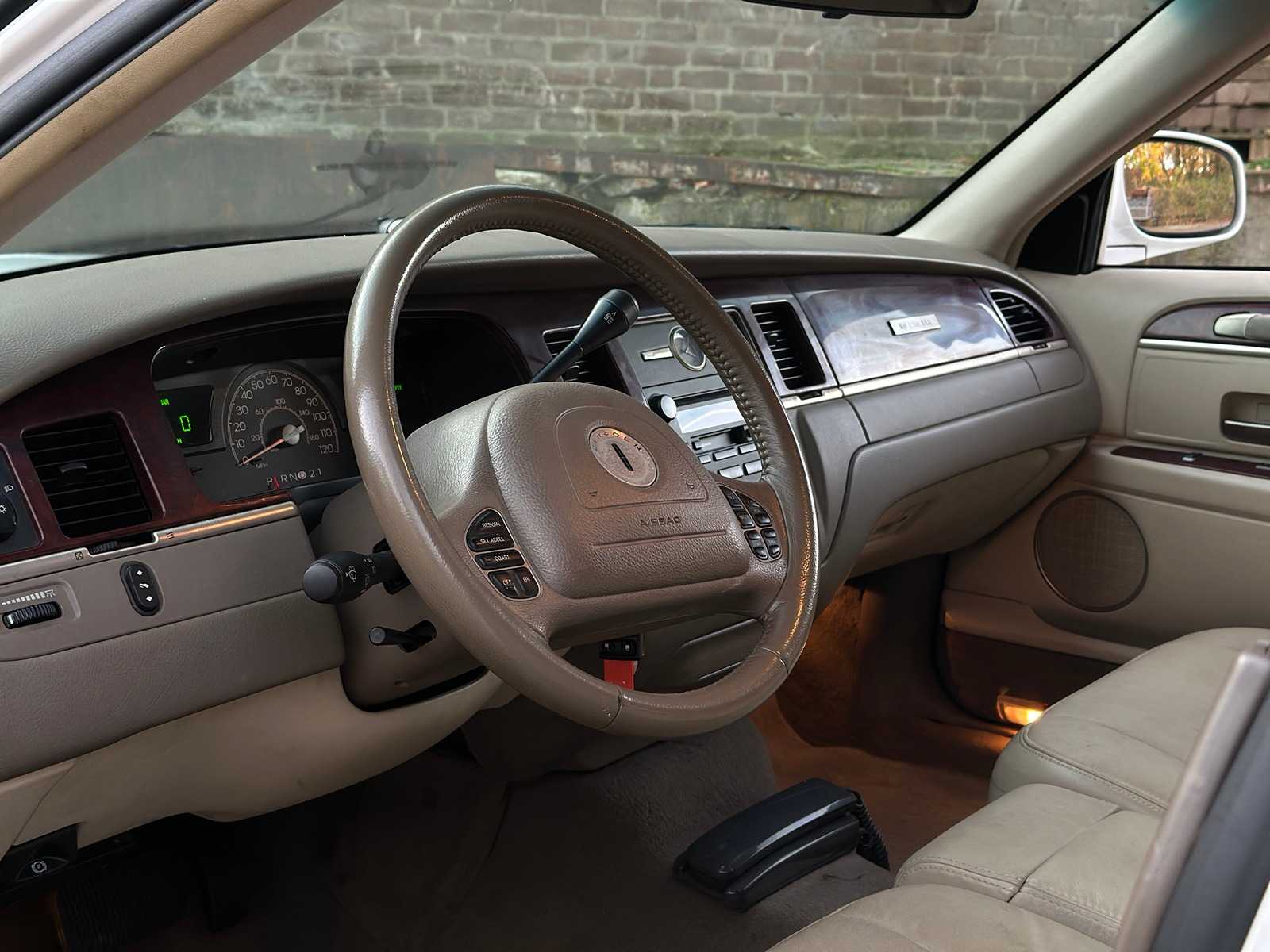 Lincoln Town Car 4.6 V8 Signature (Limousine) 204pk 2003, 62-NG-XN Youngtimer