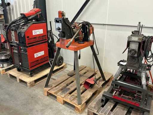 Maszyna do rowkowania rolkowego