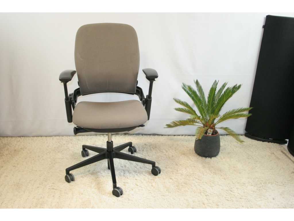 Chaise de bureau ergonomique Steelcase Leap Mocha