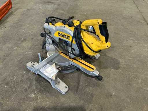 DeWalt DWS777-QS Crosscut Circular Saw Machine