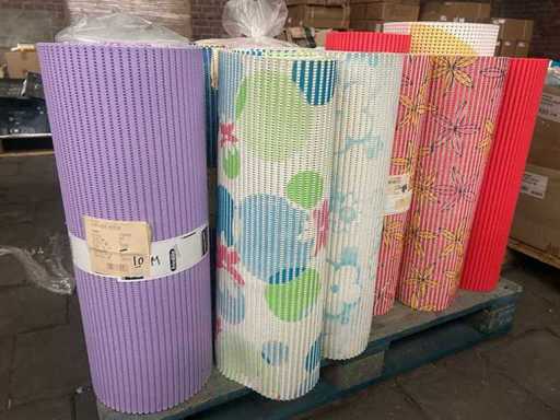 Paleta z rolkami dywaników łazienkowych