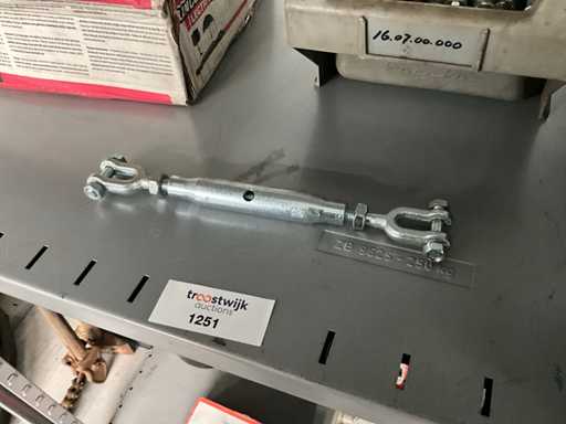 Charge von Drahtspannern