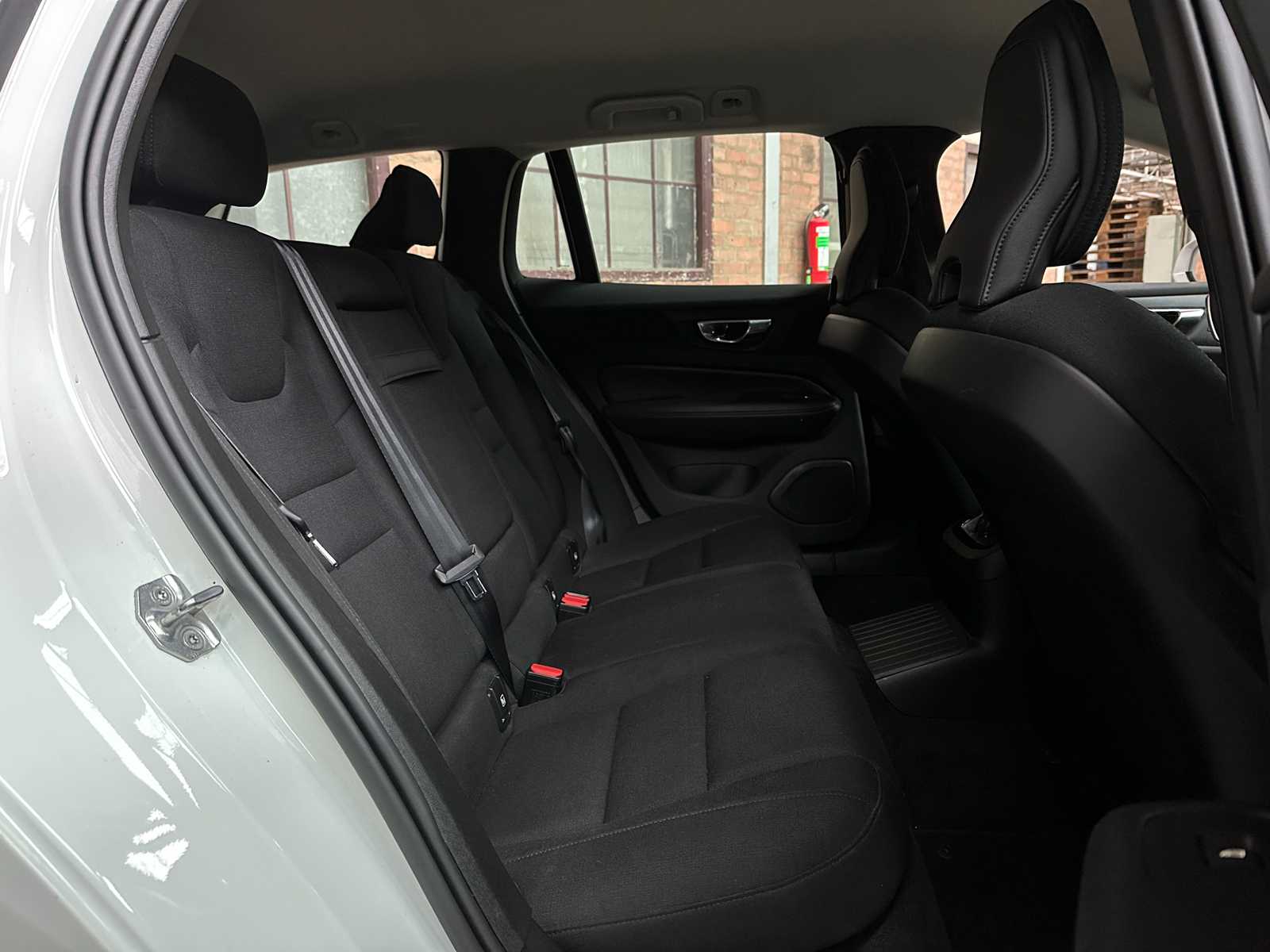 Volvo V60 2.0 T6 Recharge AWD Inscription Expression 253pk 2021 (Origineel-NL + 1e eigenaar), N-828-HZ