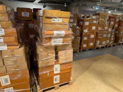 Décoration de fête, valeur de vente au détail 2 100 €