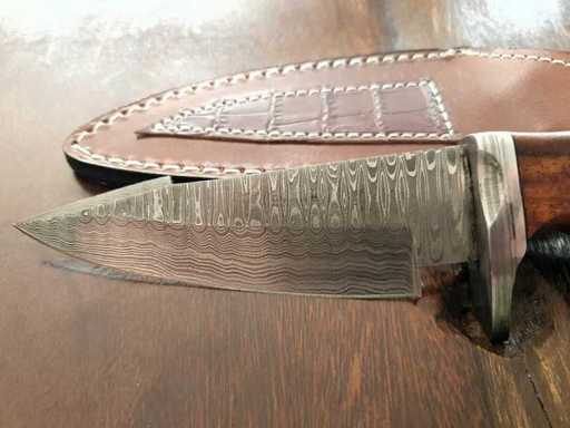 Damascus hunting knife – unique and robust