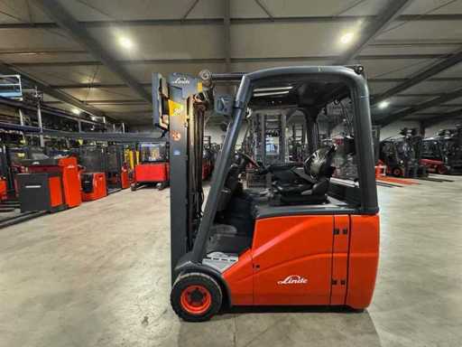 13/2019 Serviciu 12/2026 Linde E16 1,600 kg Stivuitor electric triplex 8,434 ore