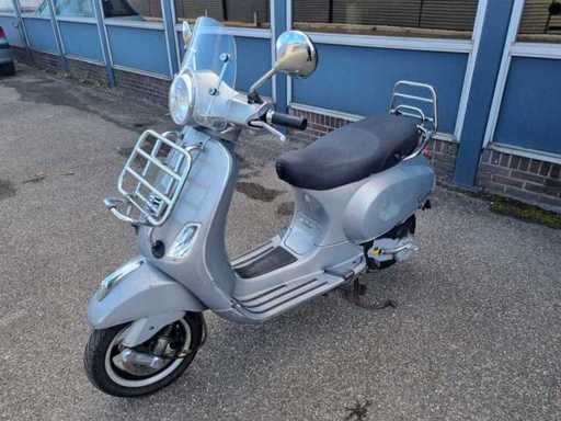 Vespa - LX 50 - Moped