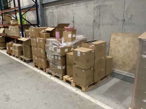 Lot de verre à thé sur prise