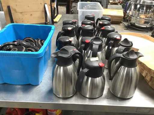 Kaffee- und Teekannen (18x)