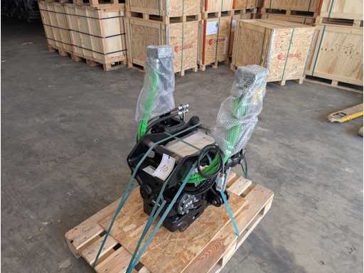 STEELWRIST AB  TILTROTATOR STEELWRIST X12 SANDWICH MIT HYDRAULISCHEN SCHNELLWECHSLER S45