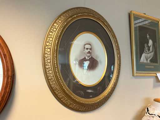 Ser van 2 ovale wandportretten