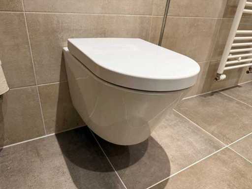 Wandmontierte Toilette