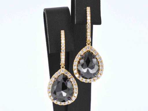 Gouden oorbellen met zwarte diamant en briljanten entourage