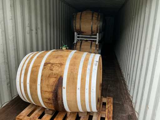 Single Grain Whisky (24 barrels, 5,040 litres, aged for 7 years)