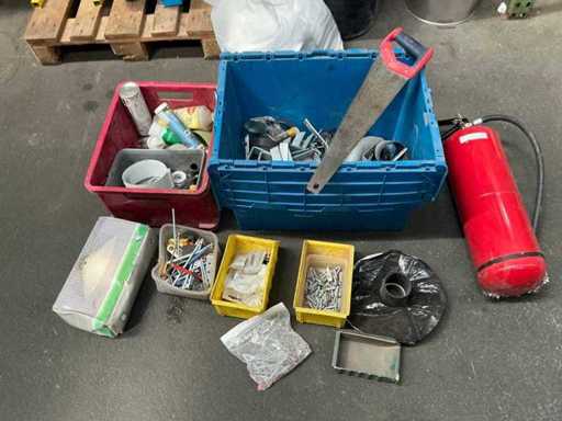Werkzeugfach mit Inhalt