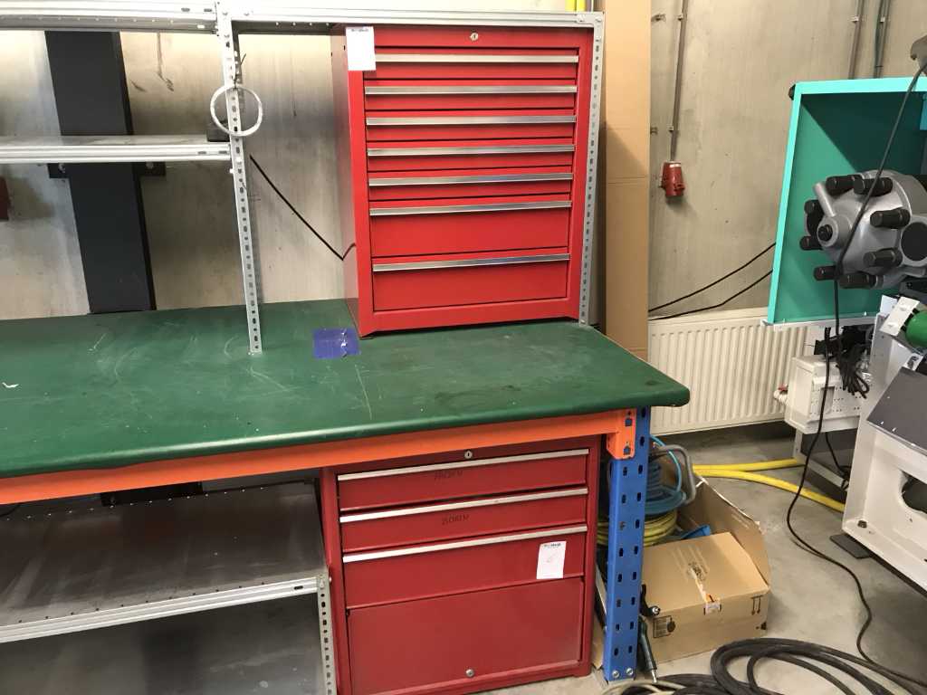 Tool cabinet with contents (2x)