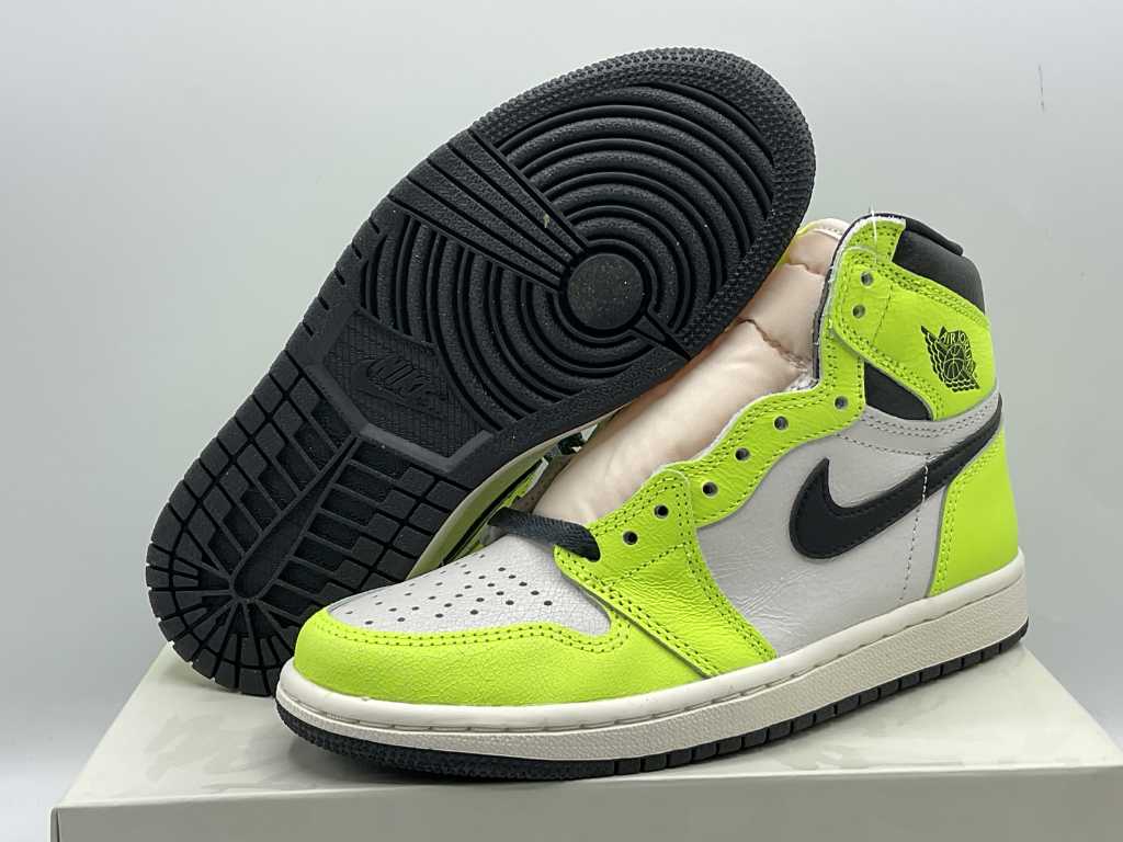 Nike Jordan 1 Retro High OG High Volt Yellow Sneakers 36 1/2