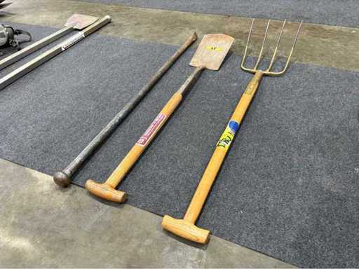 Tool set (spade, sledgehammer, pitchfork) – 3 pieces, used