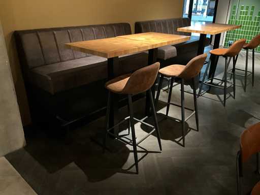 Wall dining table arrangement