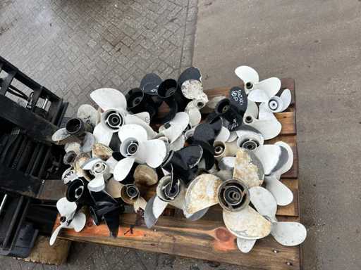 Miscellaneous parts - Propellers - Outboard motor parts