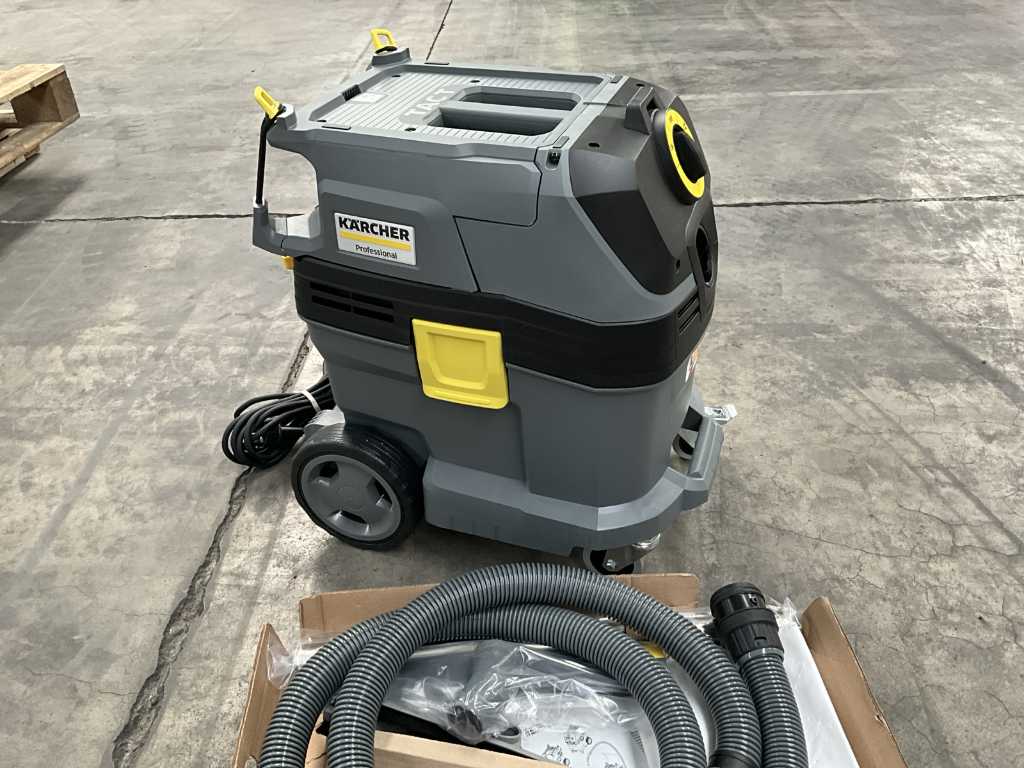 Kärcher Professional NT 30/1 wet dry vacuum cleaner