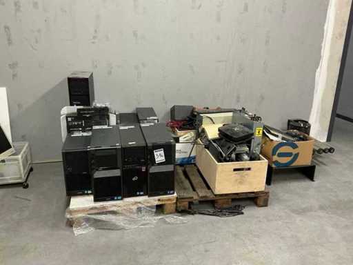 Partia różnorodnego sprzętu IT