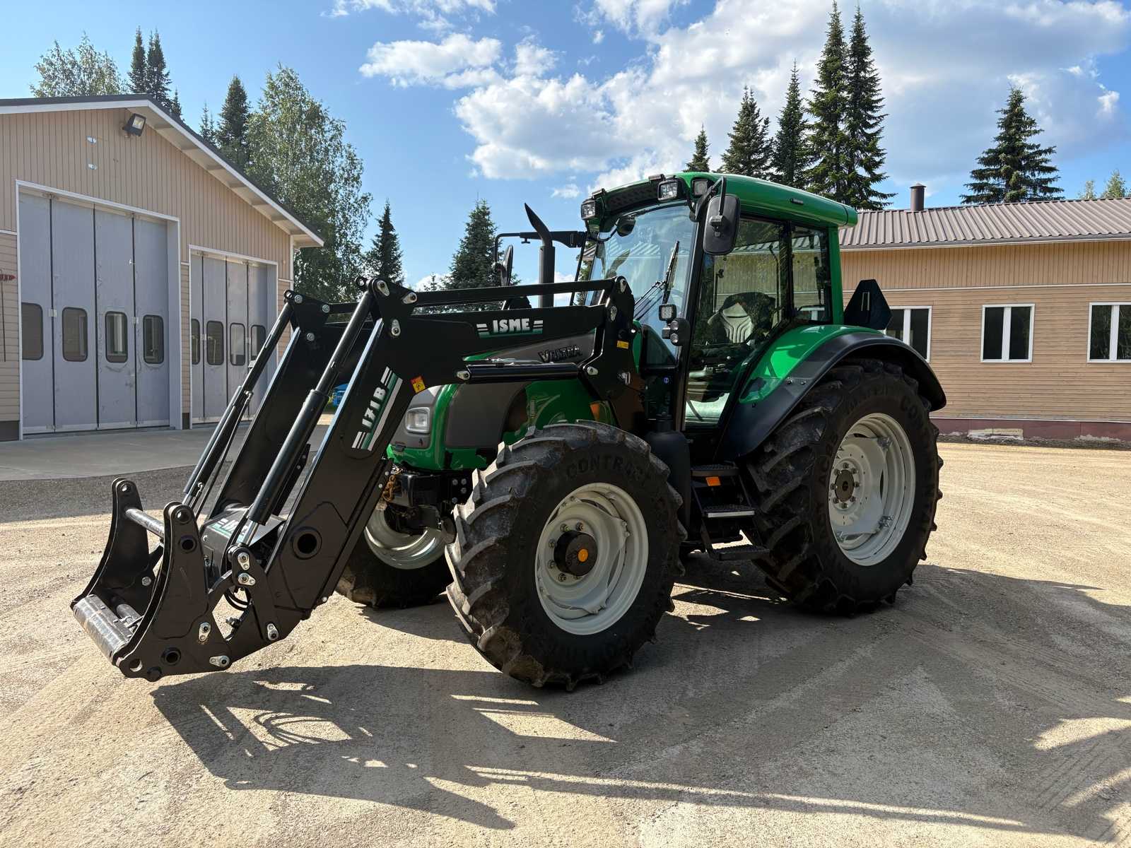 Traktor Valtra C120 4.4