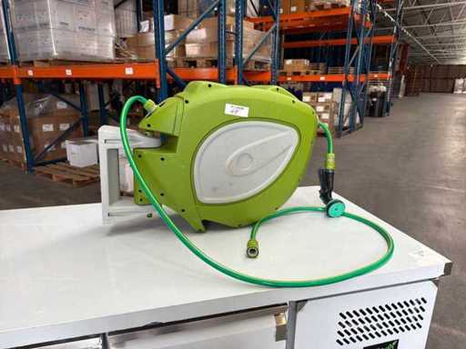 Garden hose reel