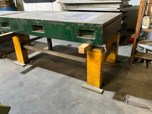 Table de travail du métal