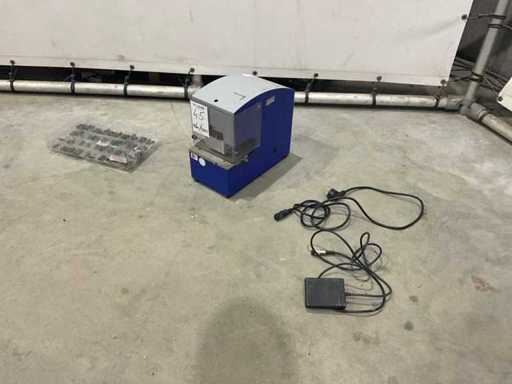 Pernuma – Prägungsmaschine