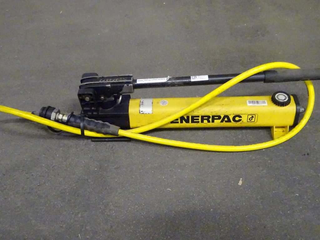 Pompe à main hydraulique P392 complète ENERPAC® (9x)