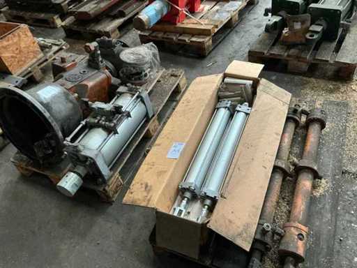 Partia różnych części