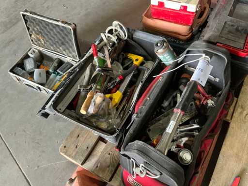 Charge von Handwerkzeugen