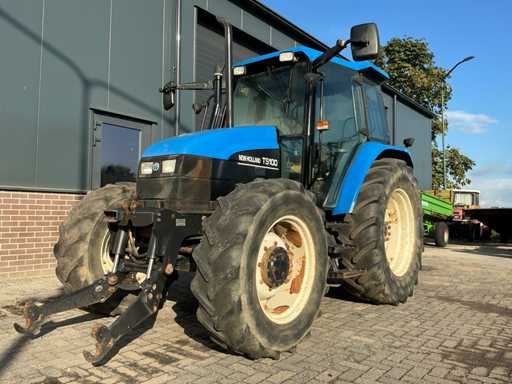 2002 New Holland TS100 Tracteur agricole à traction intégrale