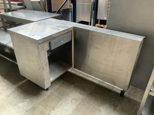 Edelstahl-Kassenmöbel