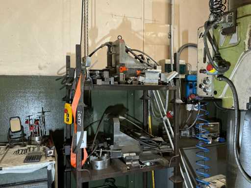 Werkzeuge und Ersatzteile für Maschinen