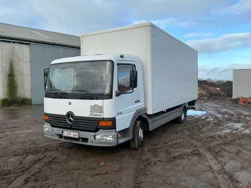 2005 Mercedes 818/7.5