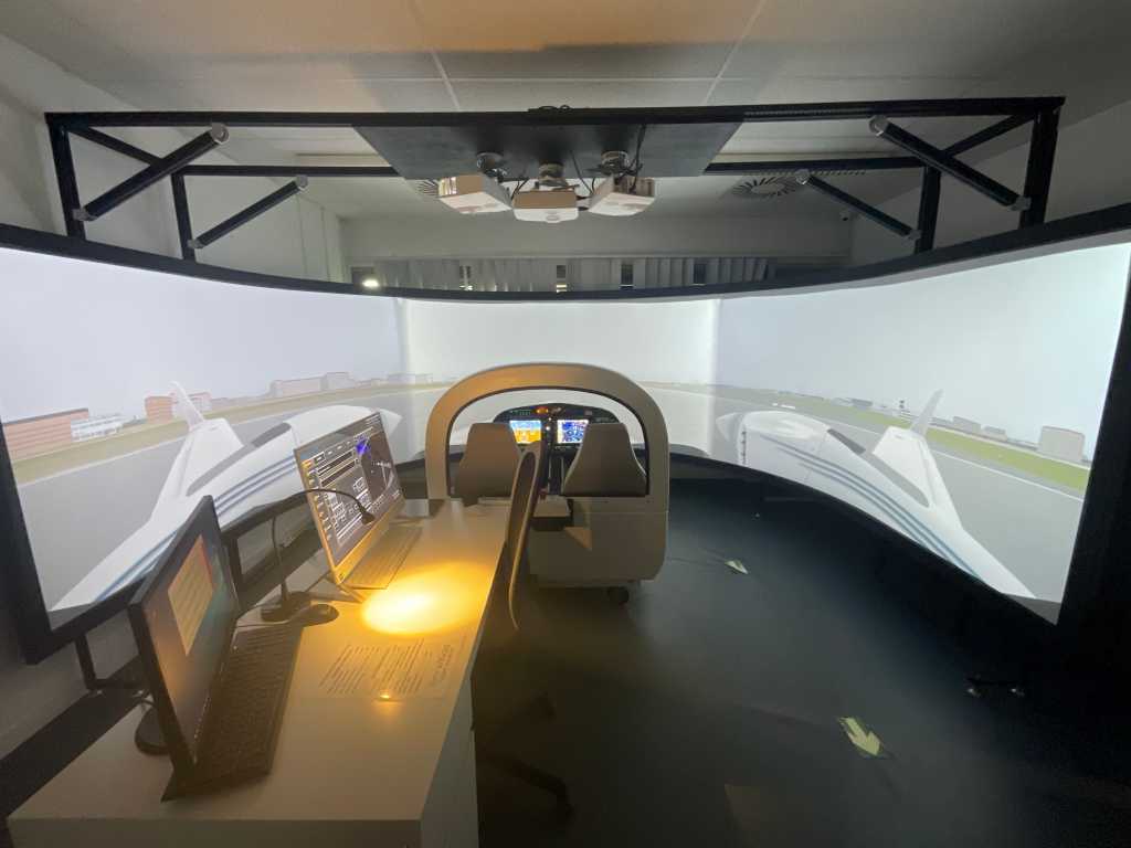 Triple L - Flight Simulator Diamond DA42