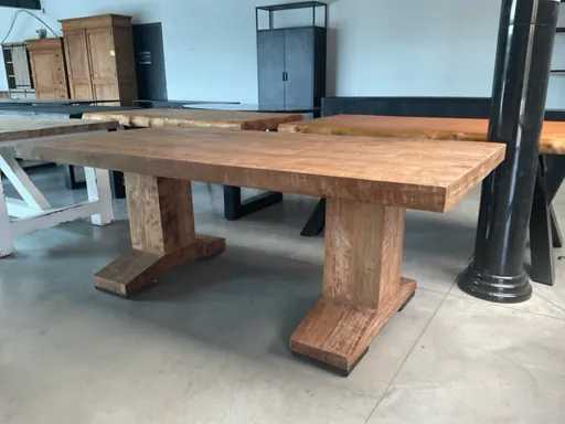 Lassio Eetkamertafel