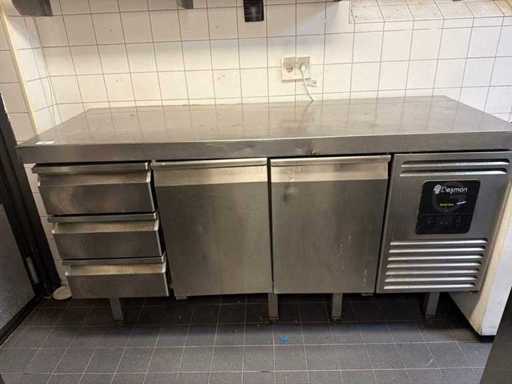 Kühlwerkbank mit Doppeltürkühlung und gekühlten Schubladen