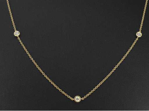 Gold necklace with natural diamonds