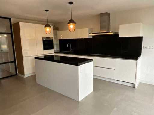 Häcker Systemat - Kitchen with Siemens/Samsung appliances