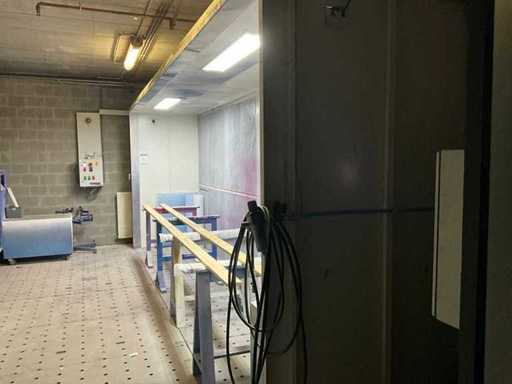 Ściana natryskowa Omia Wagner z pompą do natrysku