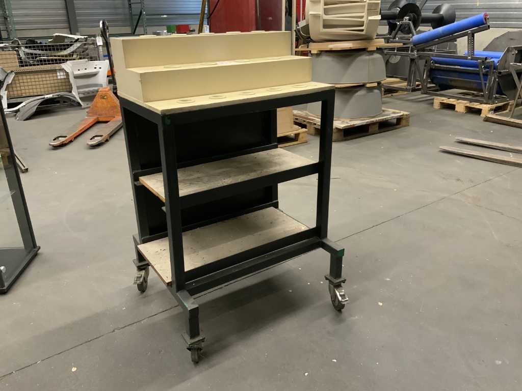 Mobile workshop table for milling tools