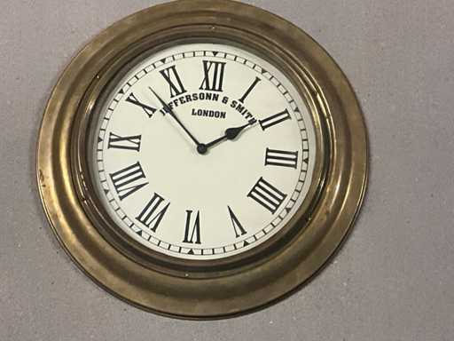 Apparence en laiton d’horloge