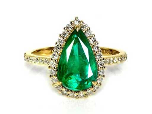 Luxury Ring in Natural Zambia Green Emerald 3.06 carat