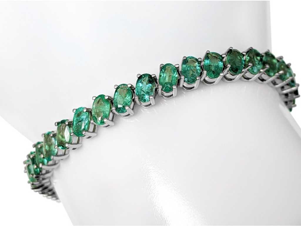 Luxury Tennis Bracelet Natural Green Emerald 10.18 carat