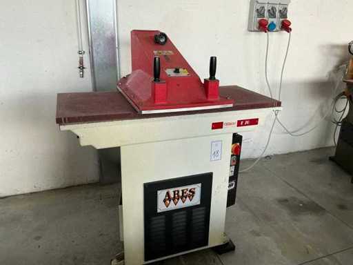 Machine de découpe ARES F70 2015