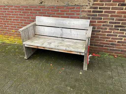 Banc en bois de terrasse en échafaudage