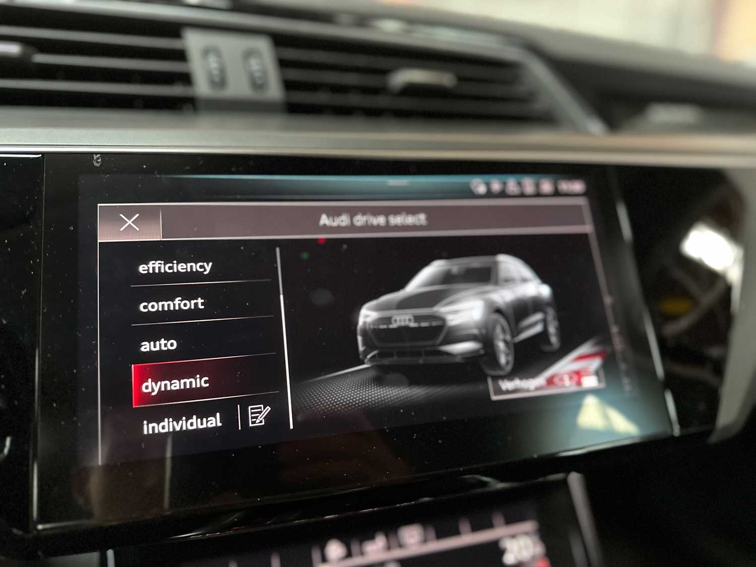 Audi e-tron 50 Quattro Launch Edition 71 kWh 313pk 2020 (Origineel-NL & 1e Eigenaar), J-840-LR